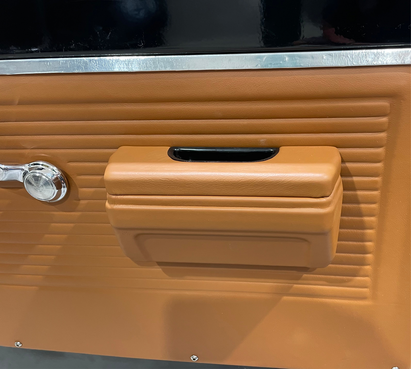 C-10 armrest / door pull